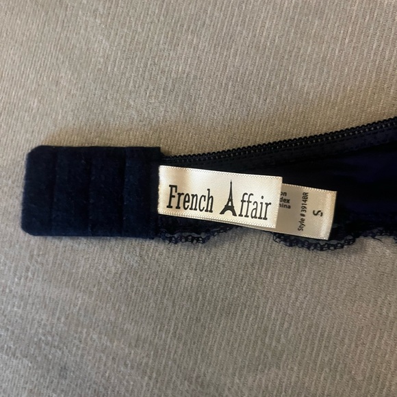 Women size small lace bralette - Picture 3 of 4